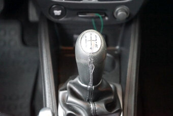 100- RENAULT Fluence 2010 benzín 1.6i 81kw - 13