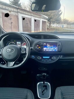 Toyota Yaris Hybrid 1.5 CVT - 13