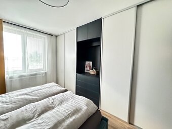 Na prenájom 2 izbový zrekonštruovaný byt s parkovaním - 13
