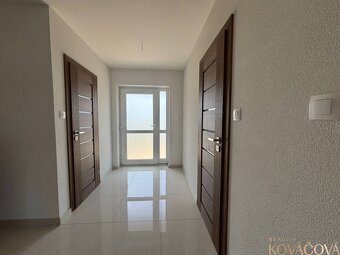 Na predaj novostavba – moderný bungalov v obci Podlužany - 13