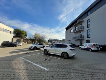 Prenájom 200m2 obchodných priestorov, prízemie Living centra - 13