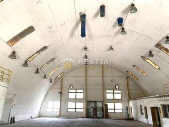 Skladový areál s pozemkom 10 000 m2 v priemyselnej zóne - 13