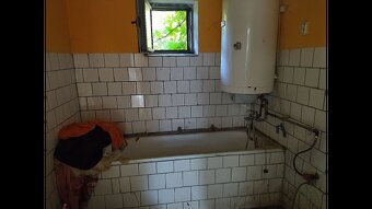 Na predaj starší rodinný dom s veľkou záhradou. - 13