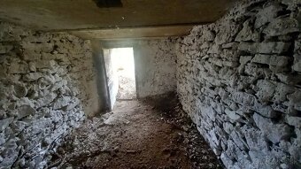 pozemek se sklepem u dukovan - 13