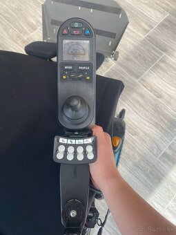 Polohovateľný elektrický invalidný vozík PERMOBIL C500 - 13