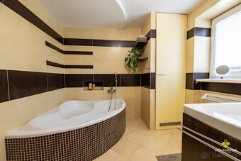 Výnimočný 4 izbový byt Staré Mesto Prievidza 120 m2 - 13