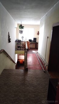 Priestranný dvojpodlažný rodinný dom v Pribeníku - 13