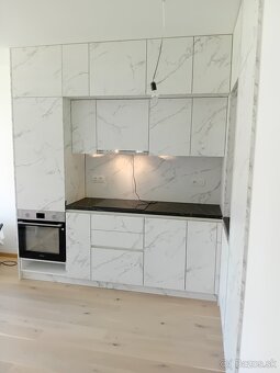 Kuchynské linky,vstavané skrine . - 13