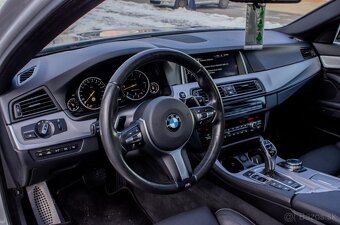 BMW Rad 5 M550d xDrive / HEADUP / PANO / ACC - 13