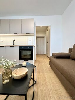 REZERVOVANÉ Exkluzívny byt, garsónka NMnV so záhradkou - 13