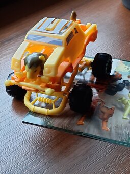Veľké kinder postavičky. - 13