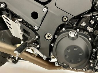 ZZR 1400 původ ČR, pouze 27tis, jako nová - 13