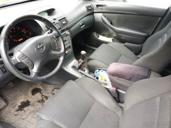 Toyota Avensis Combi - 13
