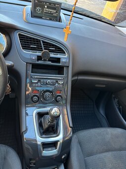 Peugeot 5008 - 13
