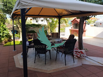 Chorvátsko - Na predaj dom s dvoma apartmánmi len 90 m od mo - 13