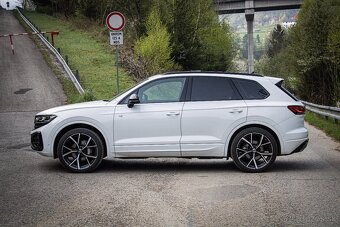 Touareg 3.0 TDI V6 286k R-Line, IQ Light, Pano, Vzduch, DPH - 13