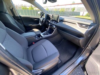 TOYOTA  RAV4  2,0  129kW - 13