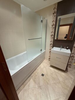 Skvelý trojizbový apartmán s výhľadom na more, nachádzajúci  - 13