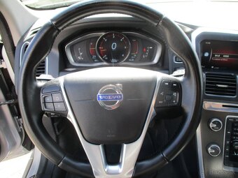 VOLVO XC60 2,4D4 Summum AWD Auto Pano Xen 2014 - 13