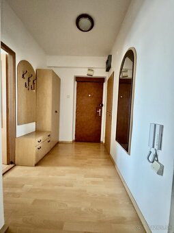 CENTRUM - veľký tehlový 3i byt, 85m2, loggia, garáž - 13