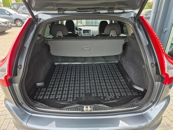 Volvo XC60 D4 2.4L Drive-E Momentum Geartronic AWD - 13