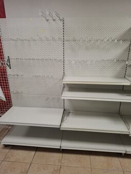 Predám vybavenie predajne - obchodné regále, vitríny, košíky - 13