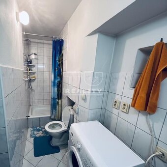 Na predaj rodinný dom s pivnicou, altánkom a garážou, v... - 13