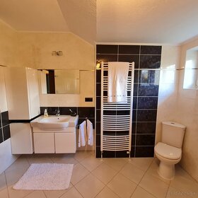 REZERVOVANÉ LUXUSNÝ APARTMÁNOVÝ DOM 350 M2 - 13