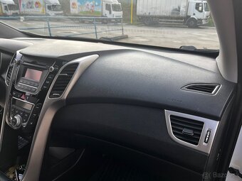 Hyundai i30 1.6 CRDi 81kW Family – 1. majiteľ, STK/EK do 27 - 13
