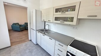 Najlepšia lokalita v meste.Dvojizbový byt po kompletnej reko - 13