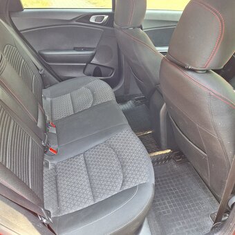Kia Ceed 1.4 TGDi 103 kW Gold - 13