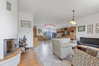 NA PREDAJ : 4 izb. Rekreačný dom 108 m2, pozemok 817 m2, Nov - 13