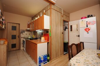 Veľký 4 izbový byt s balkónom - Na predaj - 13