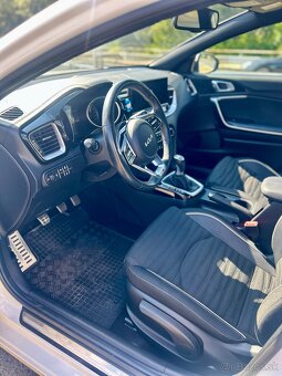 KIA Cee’d SW GT Line Combi 117.5kw Manuál - 13