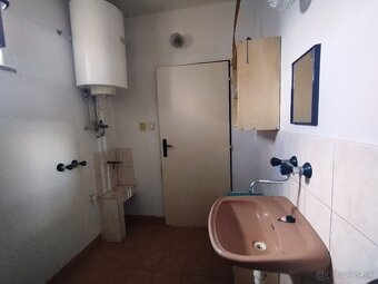 Predaj - rodinný dom 20  km od okresného mesta Levice - 13