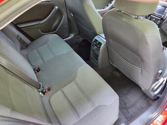 Volkswagen Jetta 2.0 TDI CR Facelift - 13