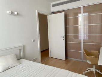 BA I. Luxusný byt s veľkou terasou v EUROVEA - 13