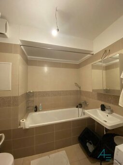 Bezbariérový,  2.izbový byt s predzáhradkou a garážovým stát - 13