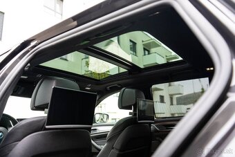 BMW 540i xDrive Touring - 13