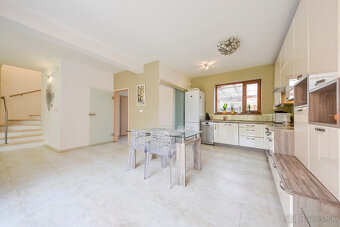 5 IZB RODINNÝ DOM S KRBOM a GARÁŽOU, REZID.LOKALITA PANORÁMA - 13