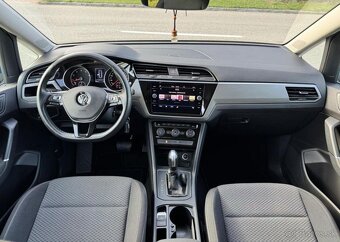 Volkswagen Touran 1.5 TSI DSG 7MÍST benzín automat 110 kw - 13