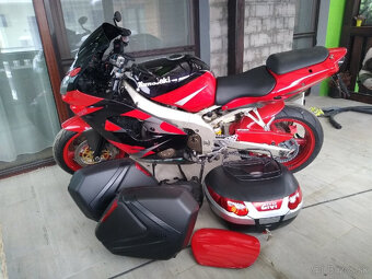 Kawasaki ZX-9R - 13