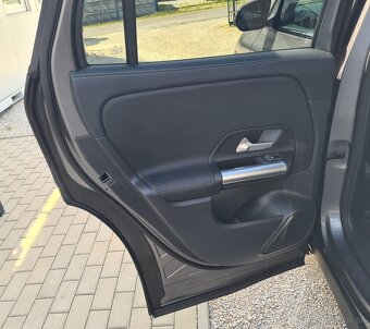 MERCEDES-BENZ EQA 300 4MATIC - 13