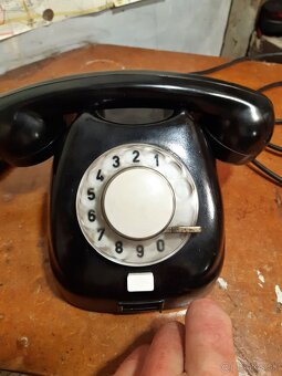 Bakelitový telefon TESLA z roku 1978 - 13