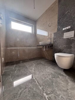 Moderný 4 izbový rodinný dom - Veľké Úľany - 13