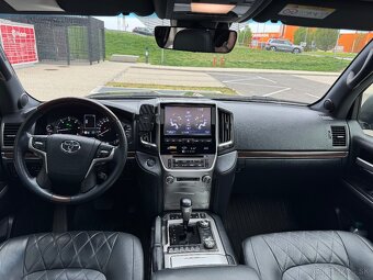 TOYOTA LAND CRUISER 200 - 13