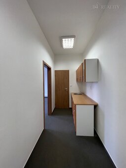 Lukratívne kancelárske priestory, 70 m2 + parkovacie státie, - 13