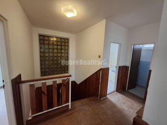 Dobré reality ponúkajú na predaj poschodový 5-izb. RD+ garáž - 13