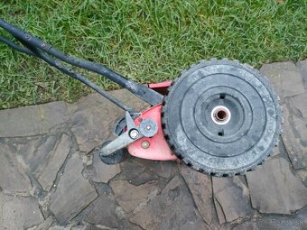 Ručná vretenová kosačka WOLF Garten - 13