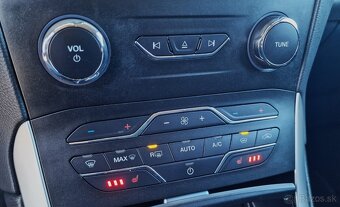 Ford Galaxy 2.0TDCi 150 Titanium A/T8 110KW SR Prvý majiteľ - 13